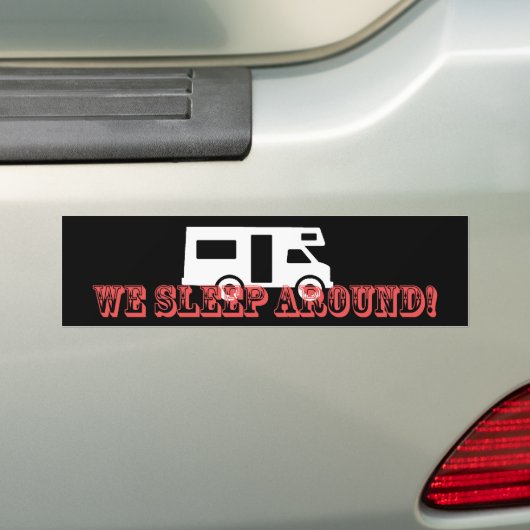 We slapen rond! bumpersticker (Op auto)