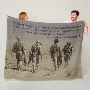 WE SLAPEN ZONDER IN ONZE BEDS,..... FLEECE DEKEN