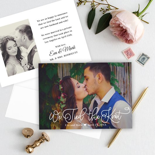 We sloten de Knot White Script Weddenfoto Aankondiging