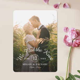 We sloten het Knot Classic Photo Elopement Wedding Aankondiging