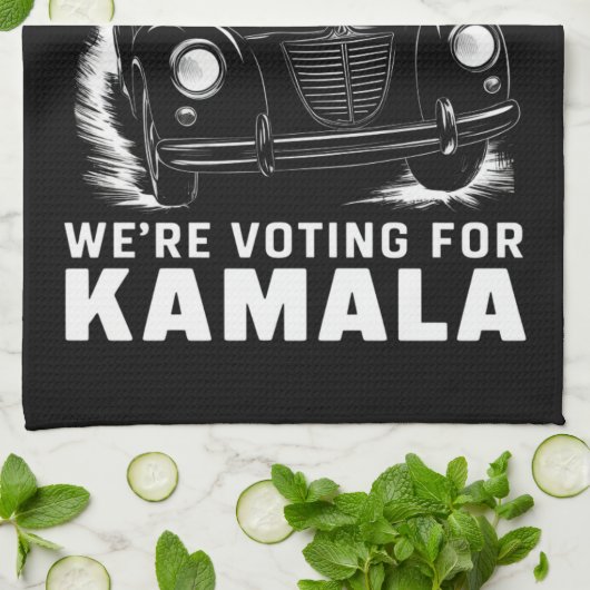 We stemmen op Kamala Halloween Theedoek (Gevouwen)