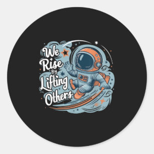 We stijgen door anderen op te tillen Motiverende q Ronde Sticker