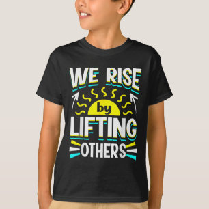 We stijgen door anderen op te tillen Sitive Motiva T-shirt