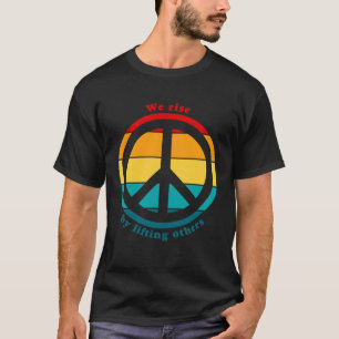 We stijgen door anderen vredes symbool inspiratie  t-shirt