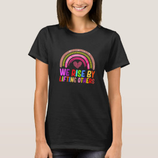 We stijgen door anderen vriendelijkheid oranje ste t-shirt