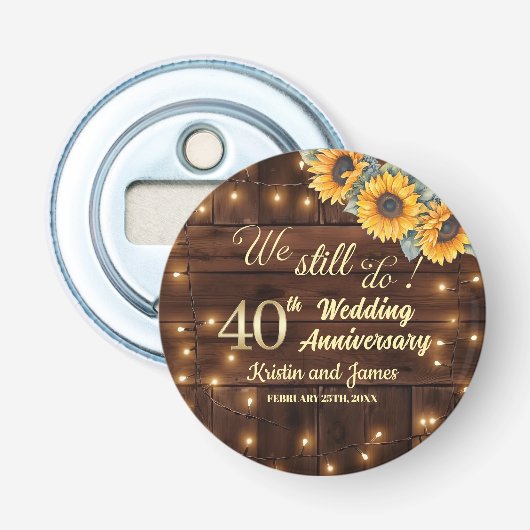 We Still Do 40e trouwjubileum slingerlichtjes Button Flesopener (Voorkant)