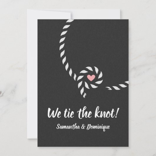 We stropdassen de uitnodiging voor het huwelijk. (Achterkant)