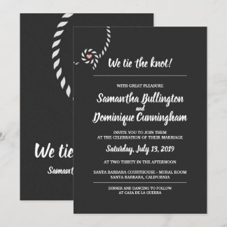 We stropdassen de uitnodiging voor het huwelijk.