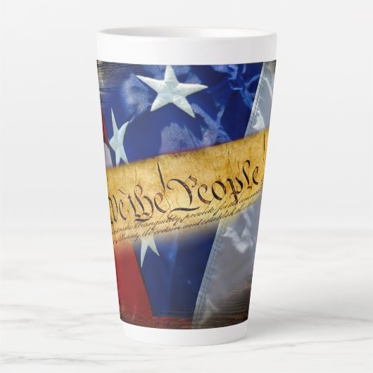 We The People Amerikaanse Vlag Latte Mok (Voorkant)