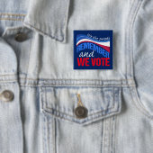 We the People Remember en We Vote 2024 Vierkante Button 5,1 Cm (In situ)