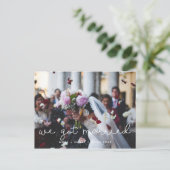 We trouwden Cute script huwelijksfoto Briefkaart (Staand voorkant)