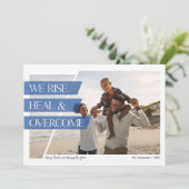 We verhogen de moderne vakantiefotokaart feestdagenkaart (Staand voorkant)