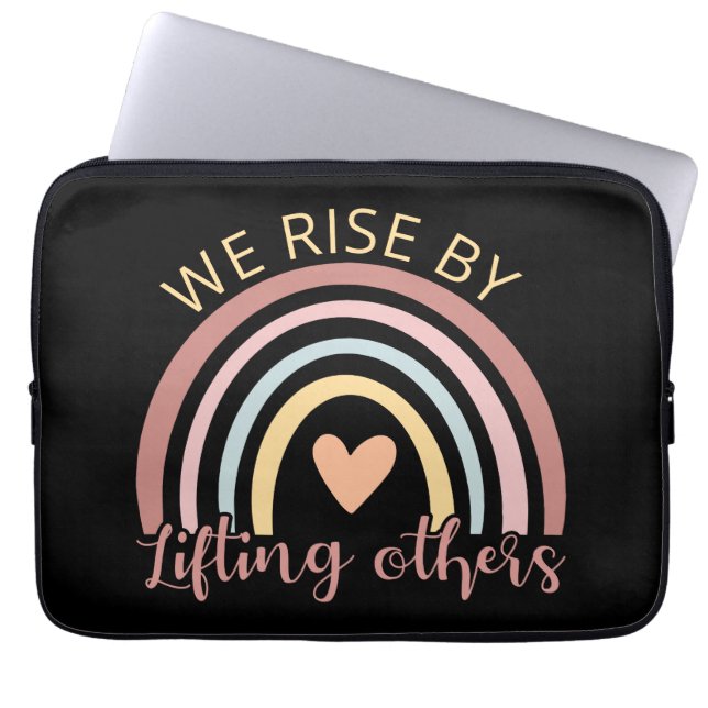 We verhogen door anderen op te heffen II Laptop Sleeve (Voorkant)