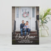We verplaatsten New Home Typogrtpahy Family Photo  Aankondiging (Staand voorkant)