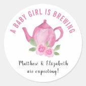 We verwachten dat een meisje roze theepot brouwt ronde sticker (Voorkant)