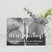 We verwachten grappige aankondiging van de geboort (Staand voorkant)