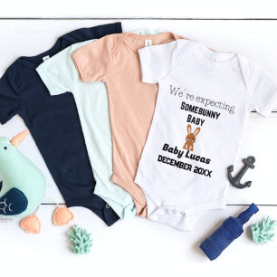 We verwachten somebunny zwangerschapsaankondiging romper