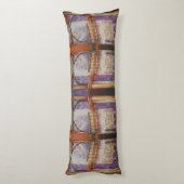 We vliegen allemaal rond hetzelfde licht. lichaamskussen (Achterkant (Verticaal))