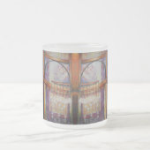 We vliegen allemaal rond hetzelfde licht. matglas koffiemok (Center)