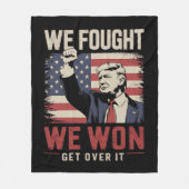We vochten, we wonnen, accepteer het, Trump 47e pr Fleece Deken (Voorkant)