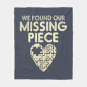 We Vonden Ons Ontbrekende Stuk Adoptie Trots Fleece Deken (Voorkant)