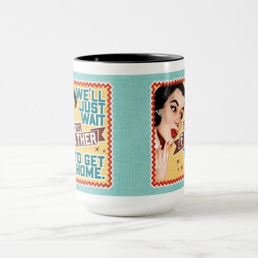 We wachten op vader - Retro huisvrouw Mok (Midden)