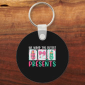 We Wikkel De Leukste Cadeaus Arbeid & Bevalling N Sleutelhanger (Voorkant)