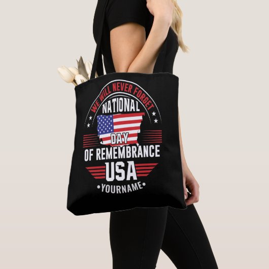 We Will Never Forget National Day of Remembrance Tote Bag (Dichtbij)