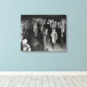 We willen bier! Protest tegen drankverbod, 1931. A Canvas Afdruk (Insitu (Houten vloer))