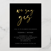 We zeggen ja moderne zwarte kalligrafie-weddenscha folie uitnodiging (Voorkant)