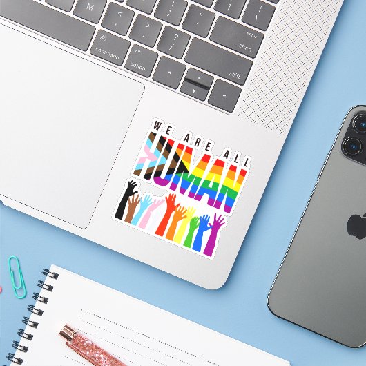 We zijn allemaal de Human Progress Pride Sticker (Laptop met iPhone)