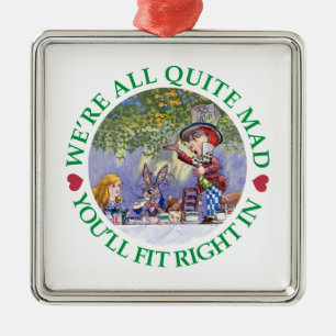 We zijn allemaal heel gek, jij... en passen er met metalen ornament