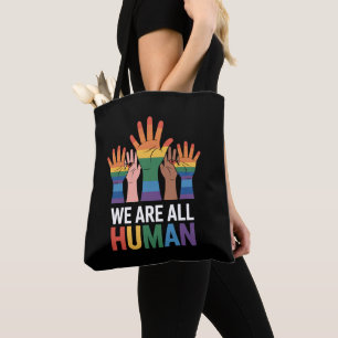 We zijn allemaal mens regenboog LGBTQ trots opgehe Tote Bag