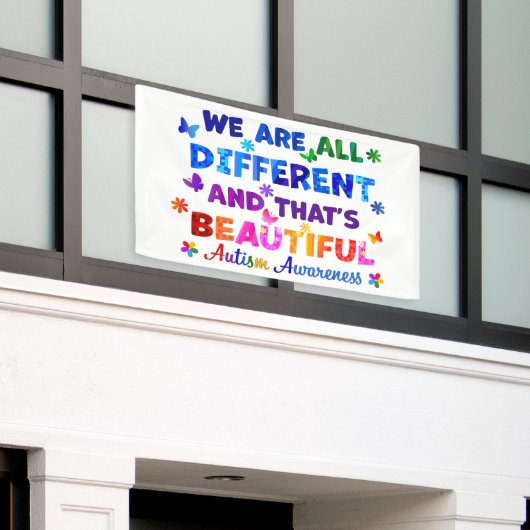 We zijn allemaal verschillend spandoek (Buitenkant Gebouw)