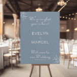 We zijn blij dat je hier bent, Dusty Blue Wedding  Poster<br><div class="desc">We zijn zo blij dat je hier bent,  een stoffige blauwe bruiloft welkome poster is perfect voor een rustige bruiloft. Het ontwerp biedt waterverf wilde kruiden tegen een stoffige blauwe achtergrond.</div>