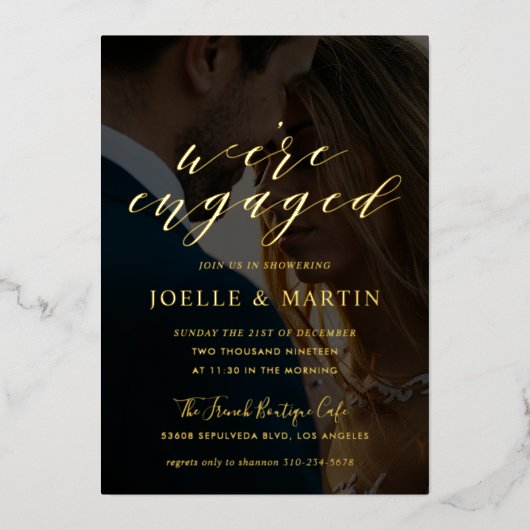 We zijn een 'Engaged Photo Engagement Party Gold' Folie Uitnodiging (Voorkant)