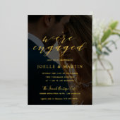 We zijn een 'Engaged Photo Engagement Party Gold' Folie Uitnodiging (Staand Voorkant)