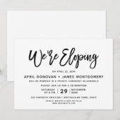 We zijn Eloping Borstel Typography Trouw Uitnodigi Kaart (Voorkant / Achterkant)