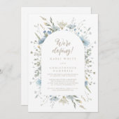 We zijn Eloping Fun Elegant Script Dusty Blue Flor Kaart (Voorkant / Achterkant)