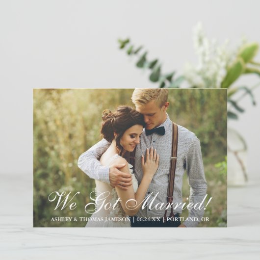 We zijn getrouwd. Aankondiging van de elopement (Staand voorkant)