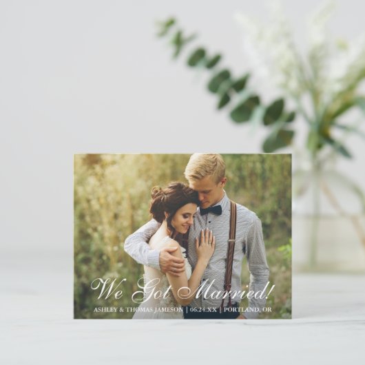 We zijn getrouwd. Aankondiging van de elopement (Staand voorkant)