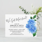 We Zijn Getrouwd! Blauwe Aquarel Dahlia Bloemen Kaart (Staand voorkant)