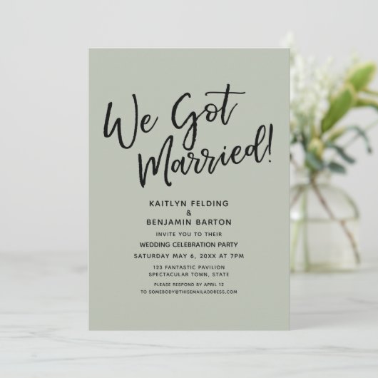 We zijn getrouwd. Casual Sage Green Reception Kaart (Staand voorkant)
