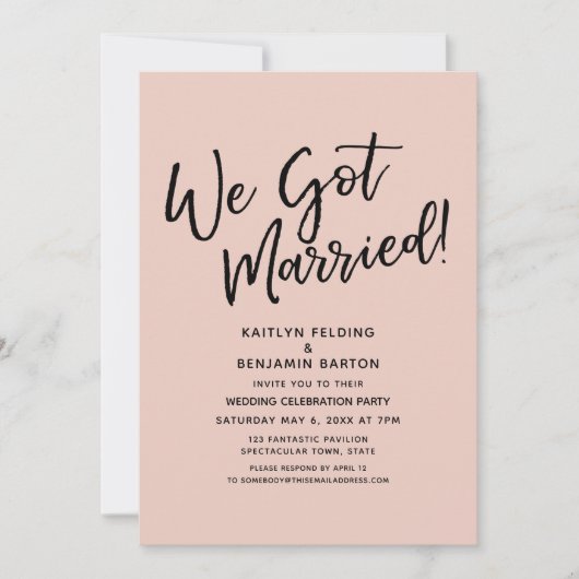 We Zijn Getrouwd! Casual Script Blush Ontvangst Kaart (Voorkant)