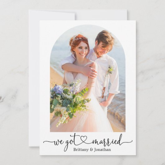 We zijn getrouwd met Calligraphy Heart Arch Weddin Aankondiging (Voorkant)