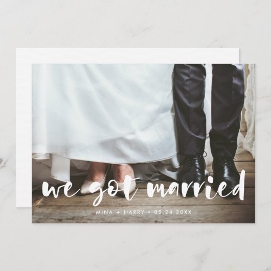 We zijn getrouwd met een moderne scriptfotokaart aankondiging (Voorkant / Achterkant)
