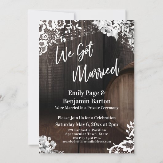 We zijn getrouwd met rustieke houten vat lichten b kaart (Voorkant)