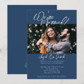 We zijn getrouwd Navy Blue Elopement Kaart (Voorkant / Achterkant)