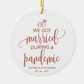 We zijn getrouwd tijdens een pandemische kerst met keramisch ornament (Voorkant)