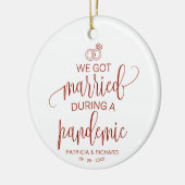We zijn getrouwd tijdens een pandemische kerst met keramisch ornament (Links)